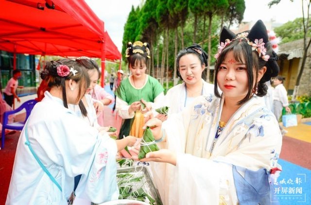 漢服體驗、乘船聽曲 開屏新聞記者 龍宇丹 攝